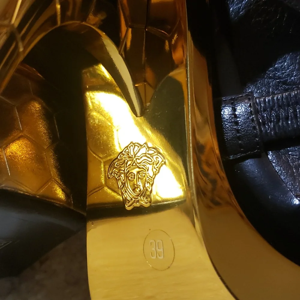 Versace size 39 color black leather 100% Authentic - Picture 13 of 17